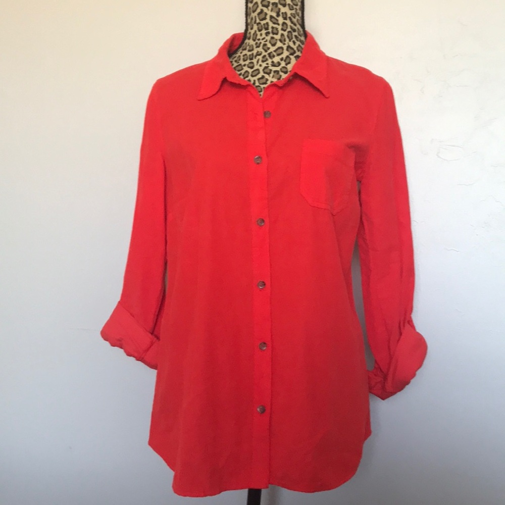 Splendid l/s fine corduroy button down top.